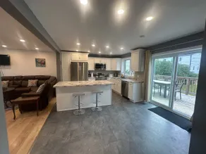 Modern Harbourview Home | Clean•Spacious•Parking - Image 3