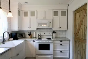 Cute and cozy 3 bedroom apartment centrally located - Image 2