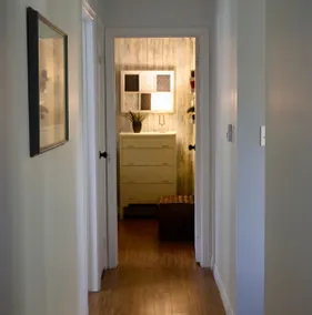 Cute and cozy 3 bedroom apartment centrally located - Image 4