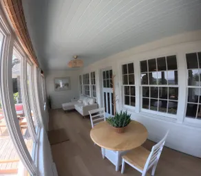 Spacious Hunts Point cottage. 30sec walk to beach! - Image 5