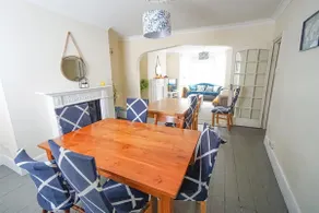 7 Bedrooms House Beside the Sea - Image 3