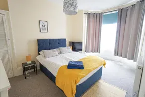 7 Bedrooms House Beside the Sea - Image 4