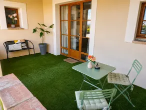 In parentheses - Great comfort and Private parking - Image 3