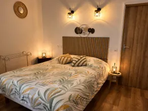 In parentheses - Great comfort and Private parking - Image 2
