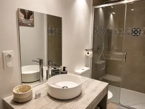 In parentheses - Great comfort and Private parking - Image 5
