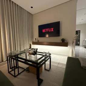 Modern & Cozy stay in Al Khobar - Image 4