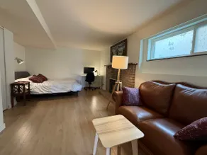 A private floor by SkyTrain metro - Image 2