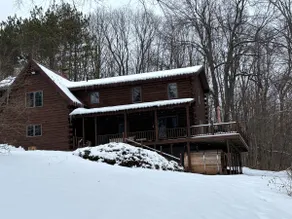Private Cabin retreat with Gym, Hot tub, and Sauna - Image 3
