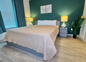 Modern King Bed Deerwood Pool Gym Downtown Jax I95 - Image 3