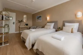 Private room for 2 w shared kitchen, flexible bed - Image 4