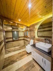 Private Penthouse w Balcony, Forest and River View - Image 3