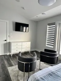 Stylish Modern Suite - Image 3