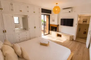 Spacious Duplex – AC & High-Speed Wi-Fi – 6 Guests - Image 3