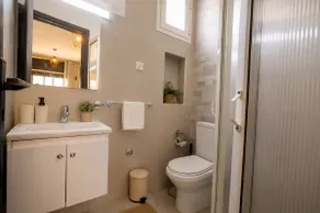 Spacious Duplex – AC & High-Speed Wi-Fi – 6 Guests - Image 5