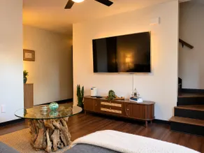 Modern SoMa Townhome | Walkable - Image 4
