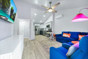 Cozy 2bd 2bth House. Walk to Local Gems - Image 5
