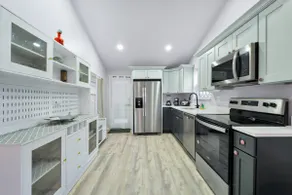 Cozy 2bd 2bth House. Walk to Local Gems - Image 3
