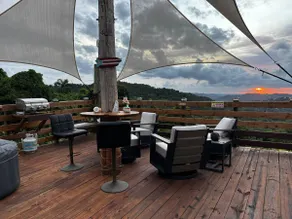 2BR Mountain Retreat | A/C, Jacuzzi, Pool +Parking - Image 3
