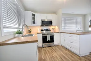 Longs Lakehouse- Modern cozy lakefront cottage - Image 4