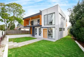 Double-Storey home in an excellent location - Image 2