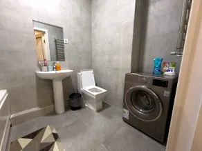 T5 Stylish & safe city-center flat - Image 5
