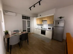 T5 Stylish & safe city-center flat - Image 2
