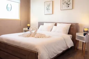 Cozy setting close to the center - Image 3