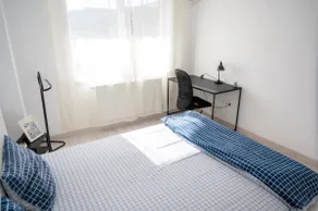 4 rooms by Victoria's Square and North Railway - Image 4