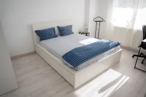 4 rooms by Victoria's Square and North Railway - Image 3