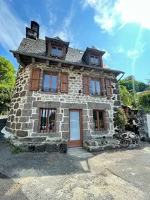 House with covered terrace & petanque court - Image 2