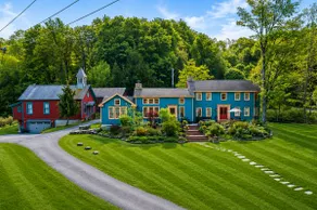 Blueberry Farmhouse w/Game Room & Hot tub - Image 2