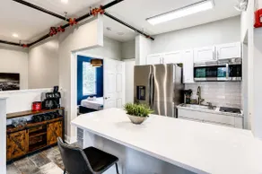 Gallant Glass 4BR Top Floor Walk to Vandy! - Image 3