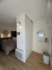 Ground floor studio with terrace, harbor view, and free parking - Image 4