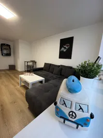 Central & renovated apartment near Medienhafen + balcony - Image 3