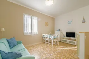 [SEA UNDERNEATH THE HOUSE] Two-room apartment on the public beach - Image 4