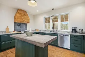 Cozy Historic Lodge Retreat - Image 3