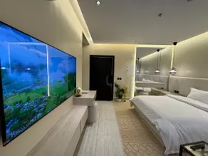 F6 | Cosy studio | 80” Smart TV. Self check in. - Image 3