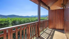 Cozy chalet, 6–8 people • Lake view • Close to the slopes - Image 3