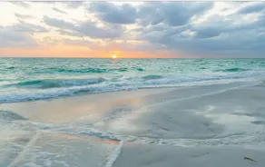 {Ocean Crest} ~Beachside ~ No Fees ~ King Suite - Image 2