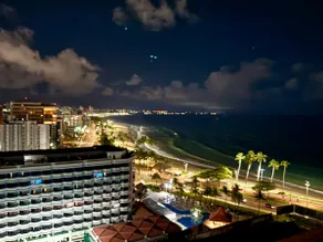 SKY910 - Queen-Size Bed with Sea View / Rooftop + Pool - Image 3
