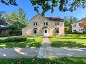 Walk to PSU, King Suite, Patio, Historic Home - Image 2