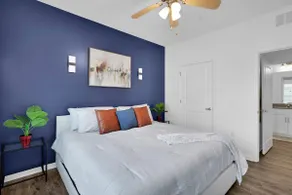 King Bed•Salt Pool•Luxe 1BR •Gym• Super Clean Vibe - Image 3