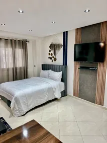 Cozy studio with modern style - Image 4