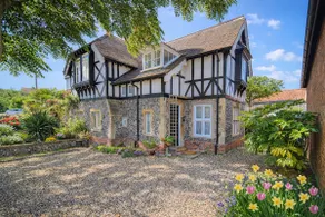 Full of charm, parking & garden, Cromer - Image 2