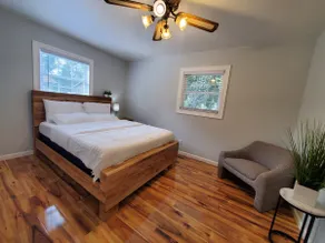 Quiet 3BR/2BA Near Mall, Shopping Centers, & I-94 - Image 2