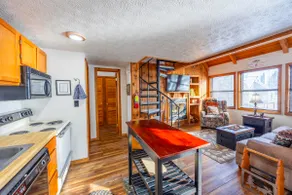 Hibernation Haven-Resort Cabin-Jacuzzi Tub-Skiing - Image 3