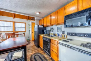 Hibernation Haven-Resort Cabin-Jacuzzi Tub-Skiing - Image 5