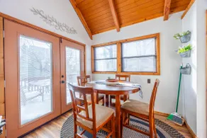 Hibernation Haven-Resort Cabin-Jacuzzi Tub-Skiing - Image 4