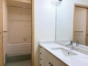 Spacious 5 bedroom House with AC - Image 4