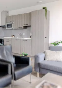 4-Bed Apartment | Kitchen + Free Parking - Image 5